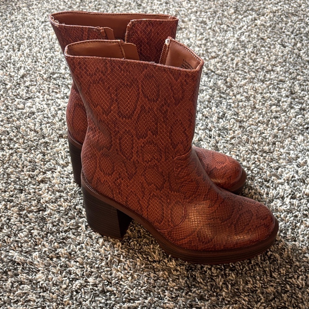 Universal Thread Red-Brown Snake Embossed Block Heel Boots